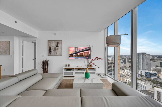 Building Photo - 485 Brickell Ave