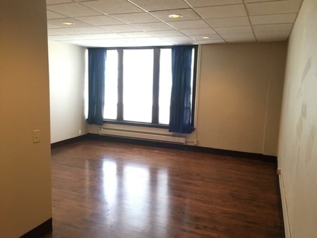 Building Photo - 5402 S 77th St