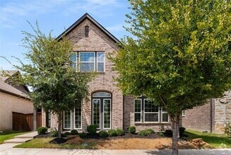 Building Photo - 1565 Amesbury Way