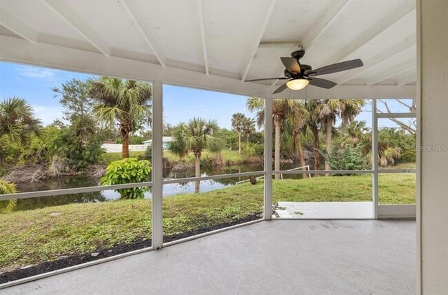 Foto del edificio - 21066 Midway Blvd