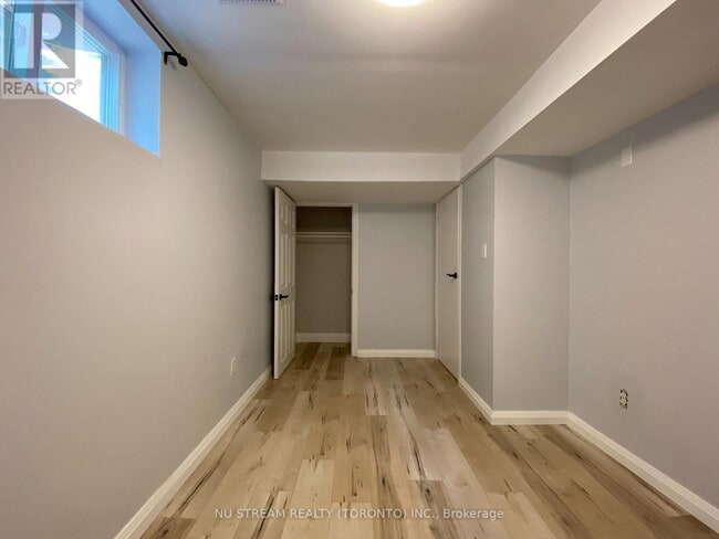 Building Photo - 30 Hickorynut Dr