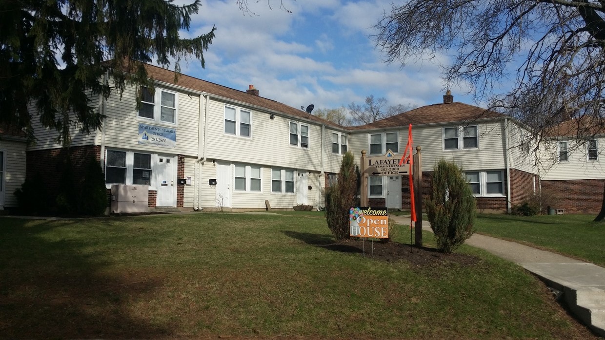 Primary Photo - Lafayette Townhouses