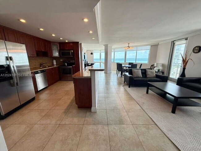 Foto del edificio - 7135 Collins Ave