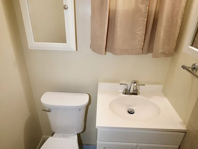 Building Photo - 7913 Jamieson Ave