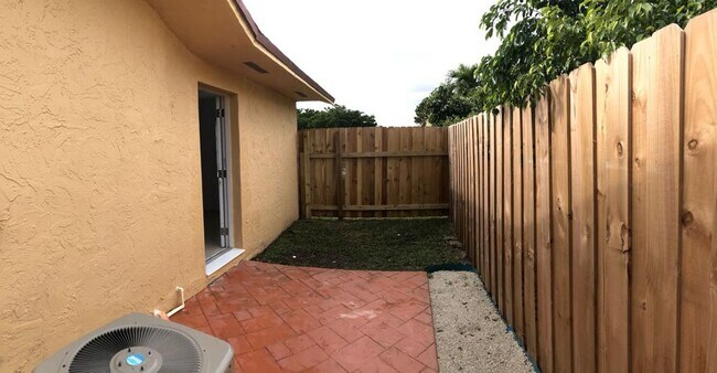Foto del edificio - 7010 SW 144th Pl