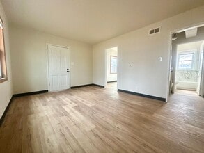 Building Photo - 3313-3315 Pompon St