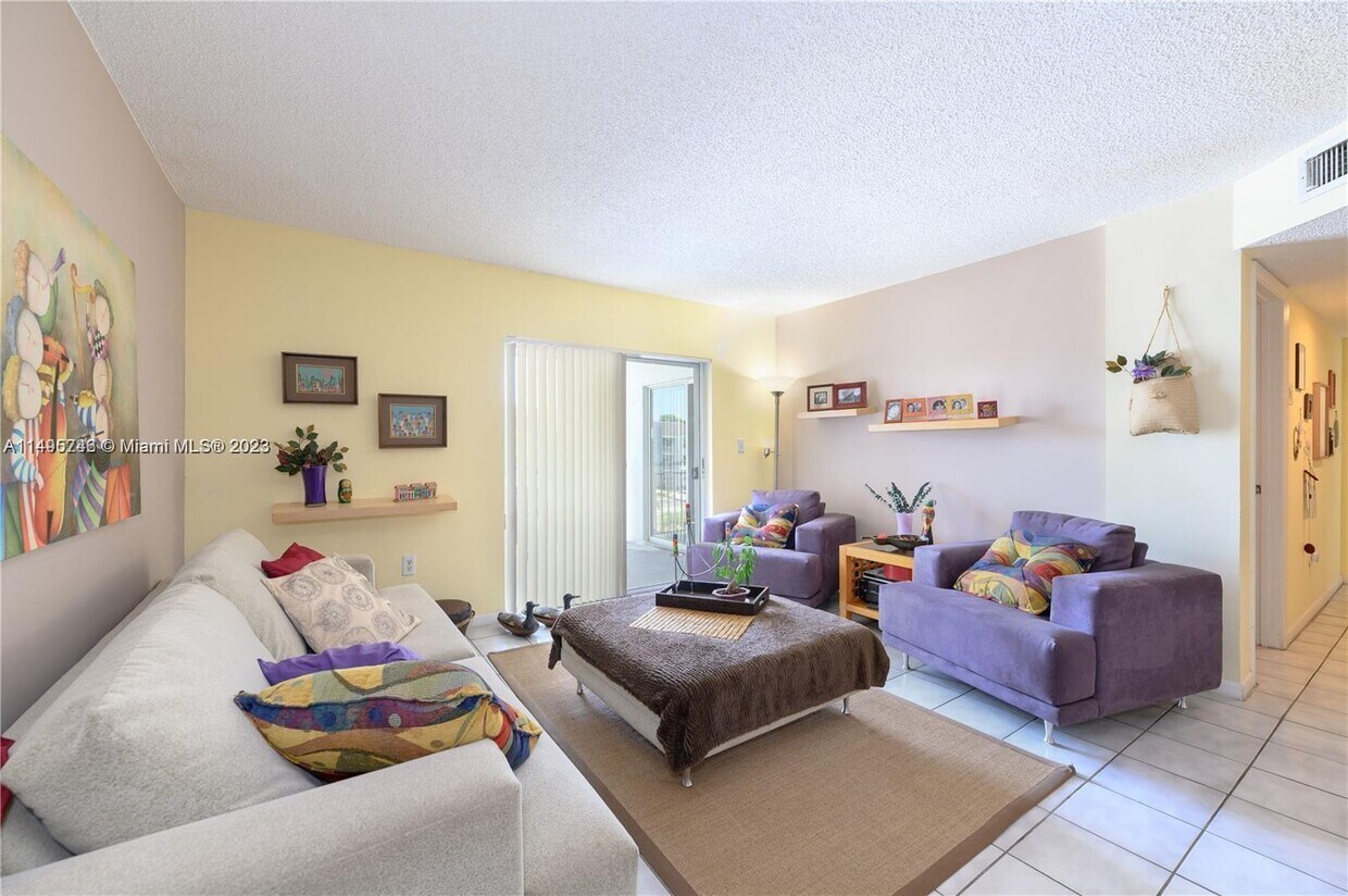 Primary Photo - 8660 SW 212th St