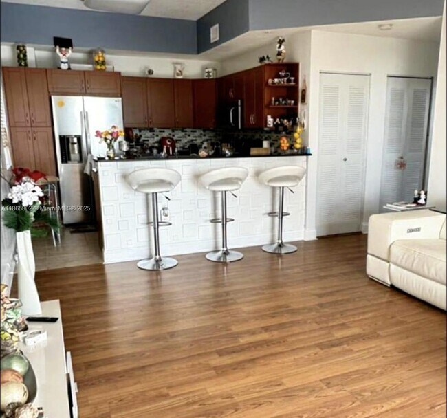 Foto del edificio - 8440 SW 8th St