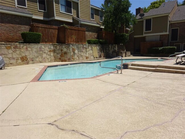 Building Photo - 2127 Park Willow Ln