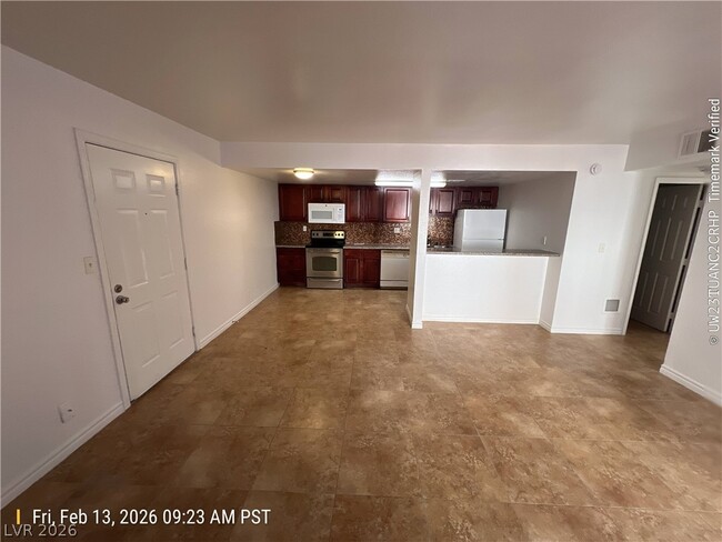 Foto del edificio - 5161 River Glen Dr