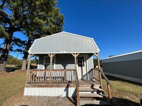 Building Photo - 225 Community Dr