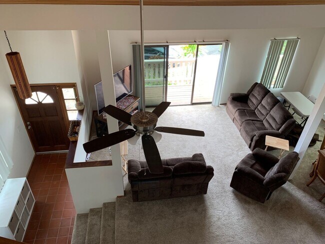 Foto del edificio - A 4 Bedroom, 2.5 Bathroom Spacious home in...