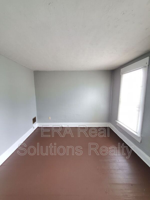 Building Photo - 150 Midland Ave