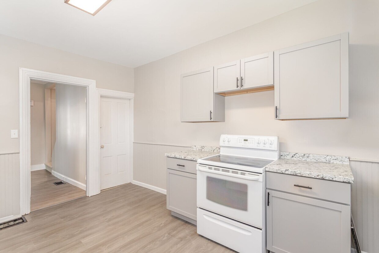 Foto principal - Newly remodeled 3 bedroom home