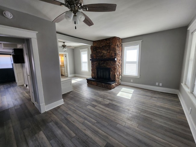 Building Photo - 432 48th St