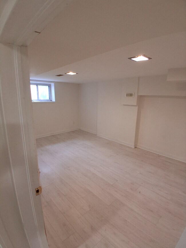 Photo du bâtiment - 2 Bedroom Apartment in Bloordale