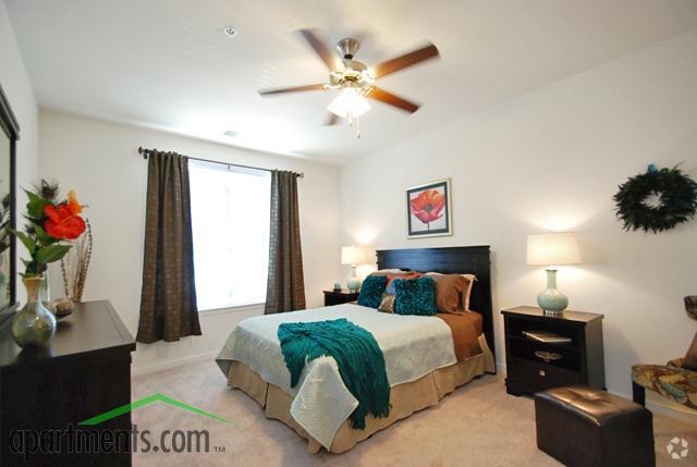 Dormitorio - Red Mill Landing Apartment Homes