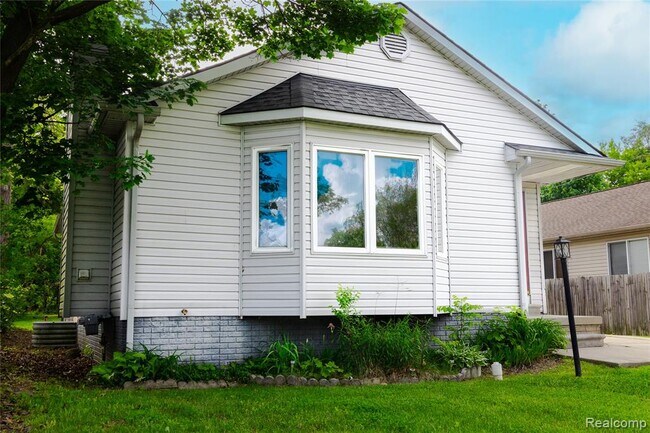 Building Photo - 421 Harvey Ave