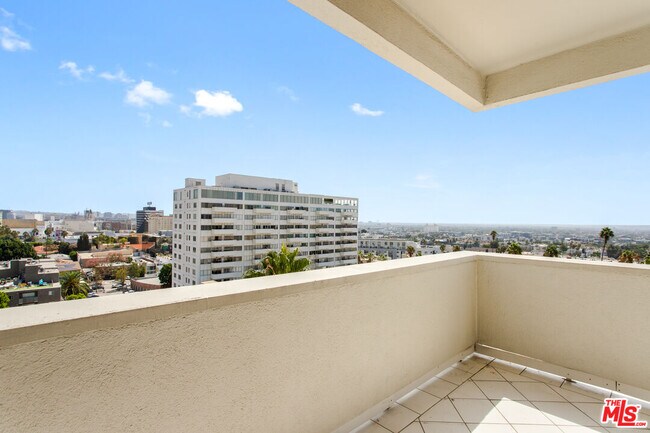 Foto del edificio - 7250 Franklin Ave