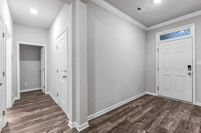 Building Photo - 303 Ivyleaf Dr