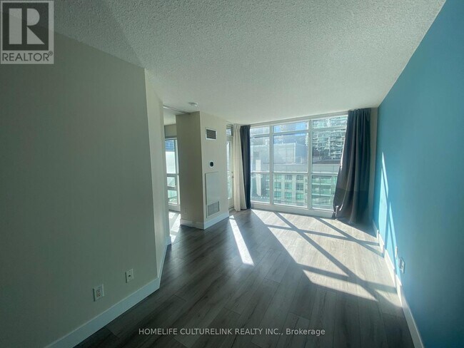 Photo du bâtiment - 18-1518 Yonge St