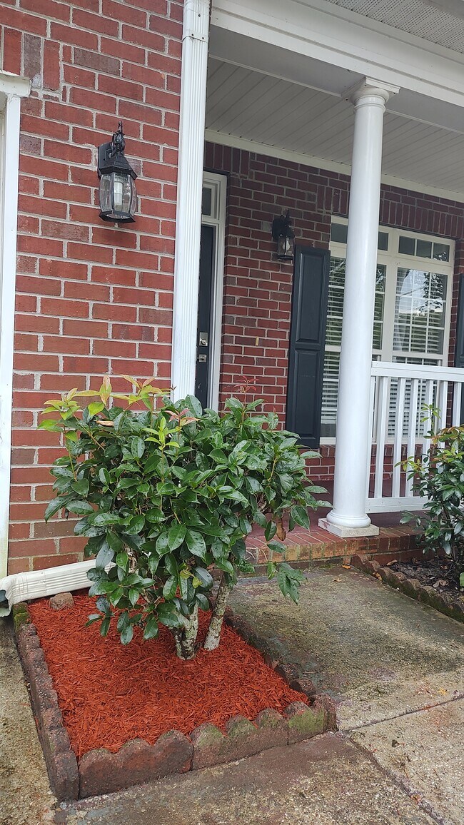 Building Photo - 1715 Cranbrook Dr