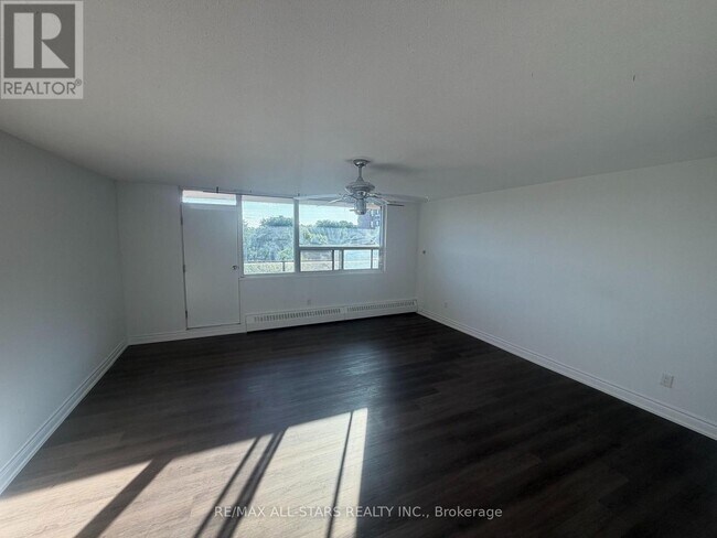 Building Photo - 180 Markham Rd