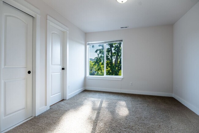 Foto del edificio - Remodeled 3/2.5 Townhomes