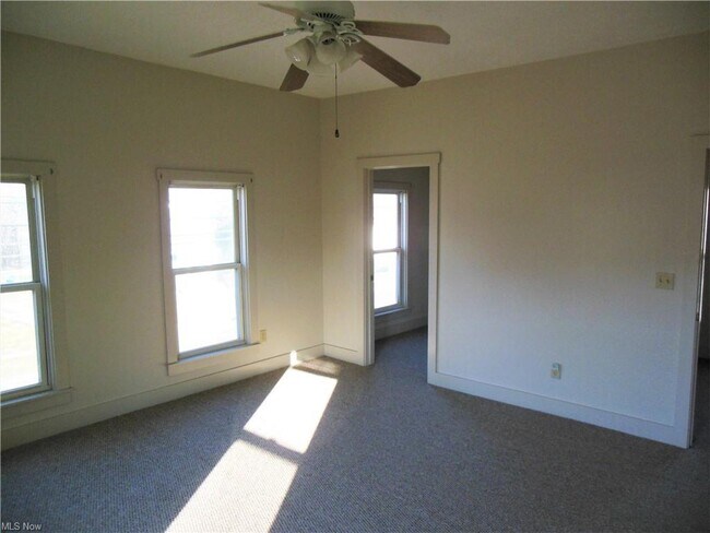 Foto del edificio - 362 W Main St