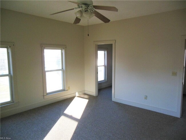 Building Photo - 362 W Main St