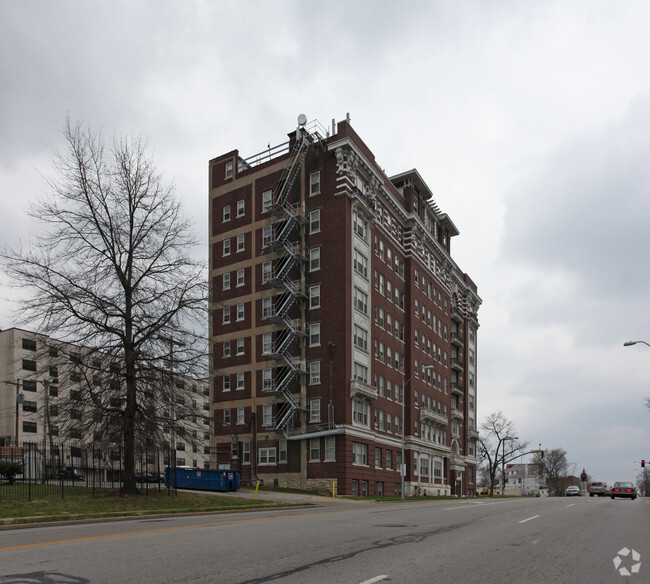 Building Photo - St. Regis Apartments