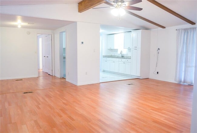 Foto del edificio - 630 Carpenter Rd