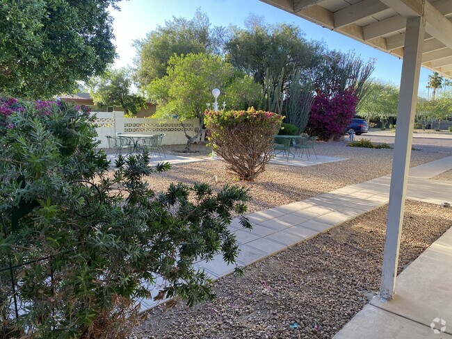Building Photo - 3629 E Glenrosa Ave