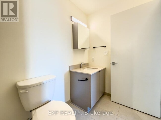 Photo du bâtiment - 770 Somerset St W