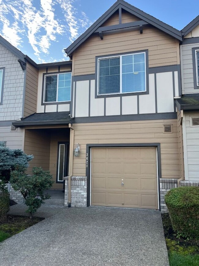 Building Photo - 3 Bedroom 2.5 Bath Newberg OR