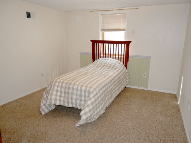 Building Photo - 16360 E Fremont Ave