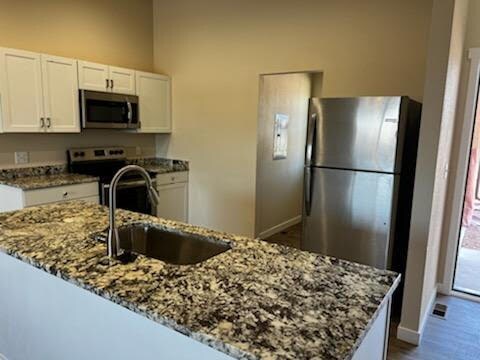 Building Photo - 689 E Clarion Dr