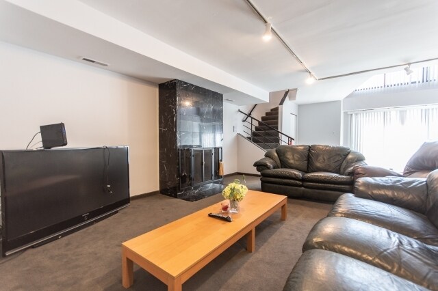 Foto del edificio - 954 W Willow St