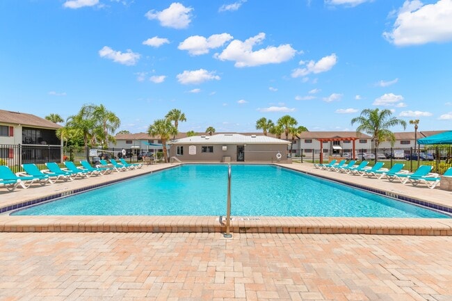 Sparkling Swimming Pool with Chaise Lounges - The Lodge at Woodlake
