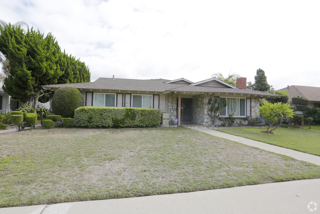Building Photo - 17386 San Luis St