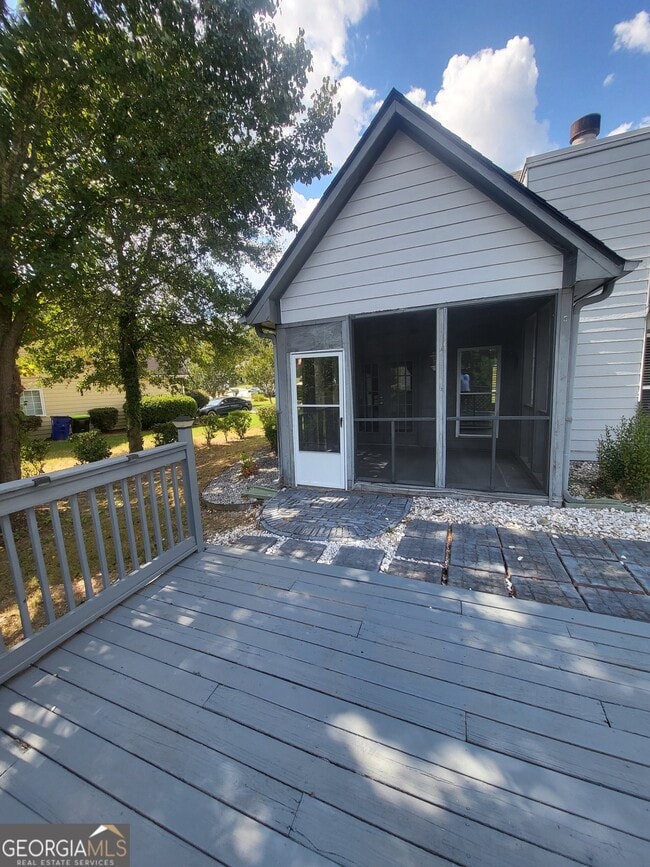 Building Photo - 7700 Lakeshore Ct