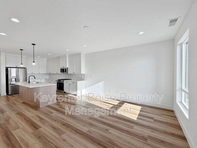 Foto del edificio - 335 E Lombard Ln