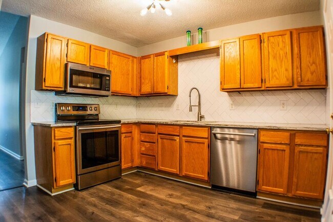 Foto del edificio - 1925 Cedar Ridge Ln