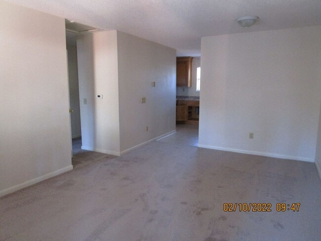 Building Photo - Upstairs Unit at Willow Run