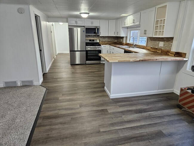 Foto del edificio - 6711 Vincent Hill Rd