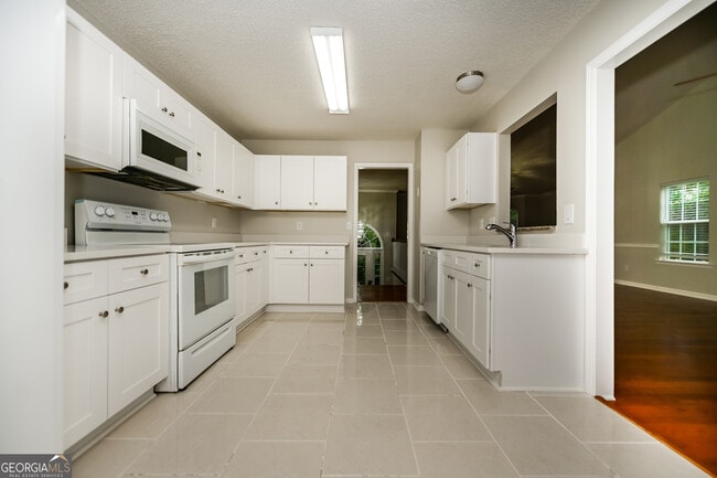 Building Photo - 1038 Hampton Rd