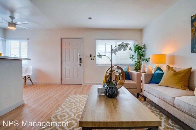 Building Photo - 1 br, 1 bath Apartment - 359 East Esther S...