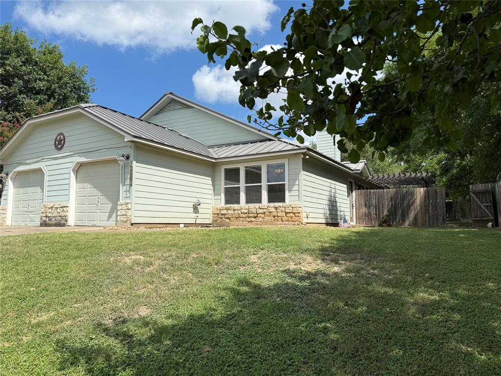 Foto principal - 431 Sailmaster St