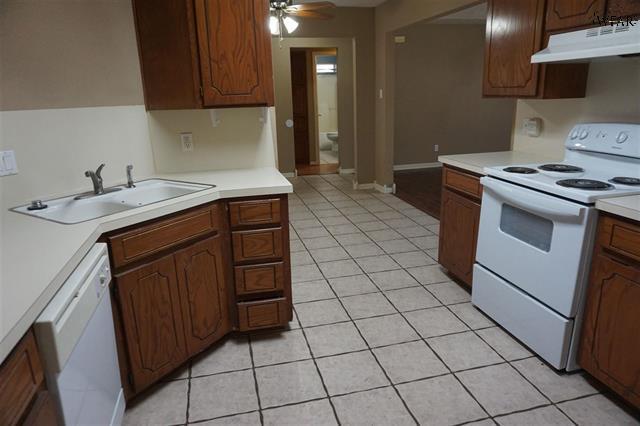 Building Photo - 1010 Pawhuska Ln