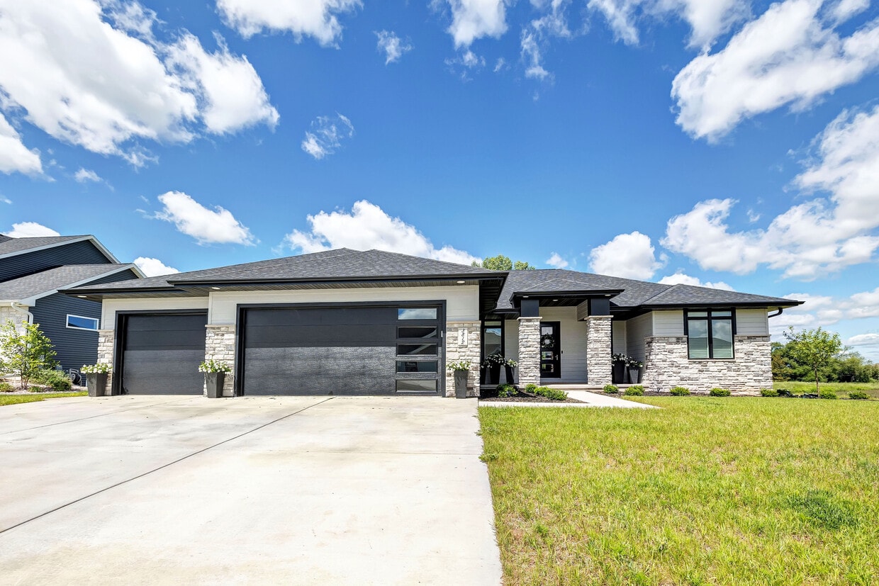 3812 Hawk Ledge Cir, De Pere, WI 54115 House Rental in De Pere, WI